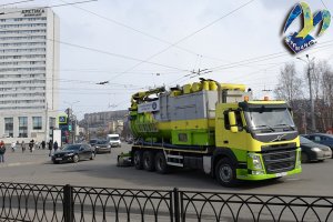 Мурманск. В городе запустили  вакуумный пылесос для  борьбы с пылью и грязью