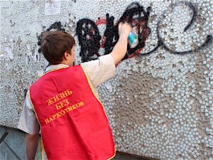 Омск.  С городских улиц устраняют опасную рекламу